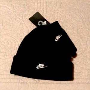 Nike girls 2 piece hat and gloves